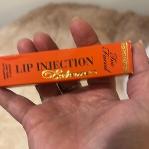 Too Faced Lip Injection Extreme